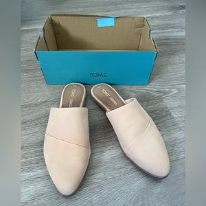 Toms Jade Mule in color “Honey Leather”